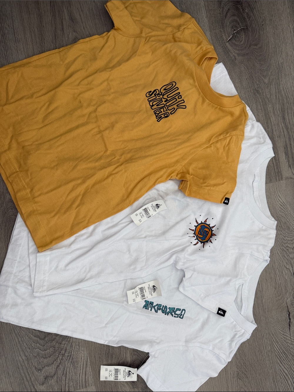 Quiksilver Kids mustard and white graphic tee set